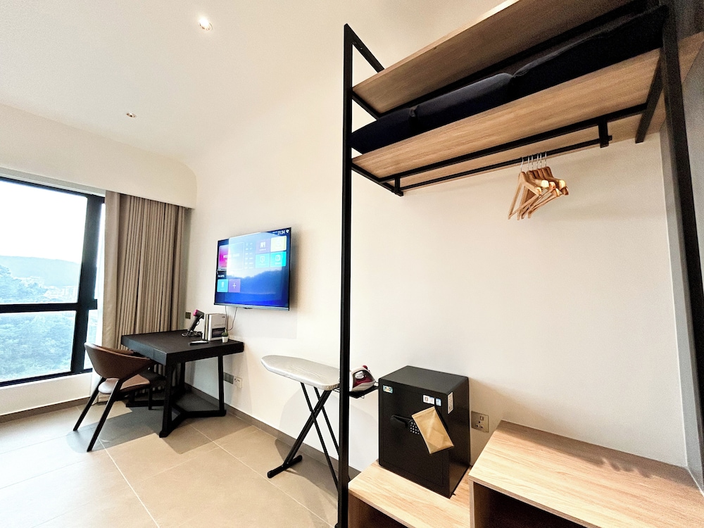 Mossaz by Manhattan Group
