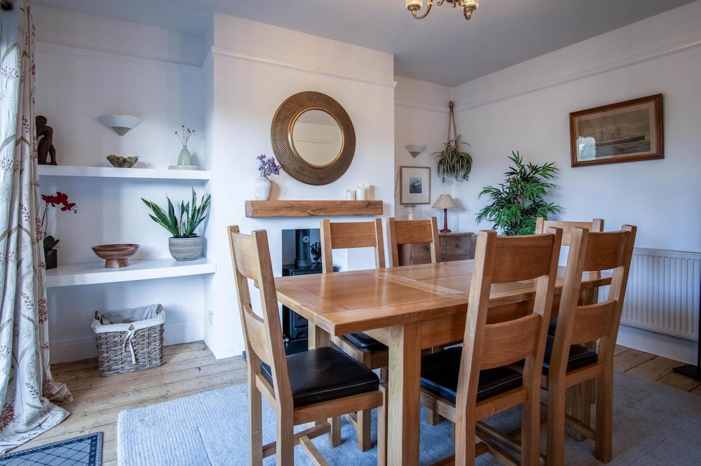 Little Glen - 3 Bedroom Holiday Home - Tenby