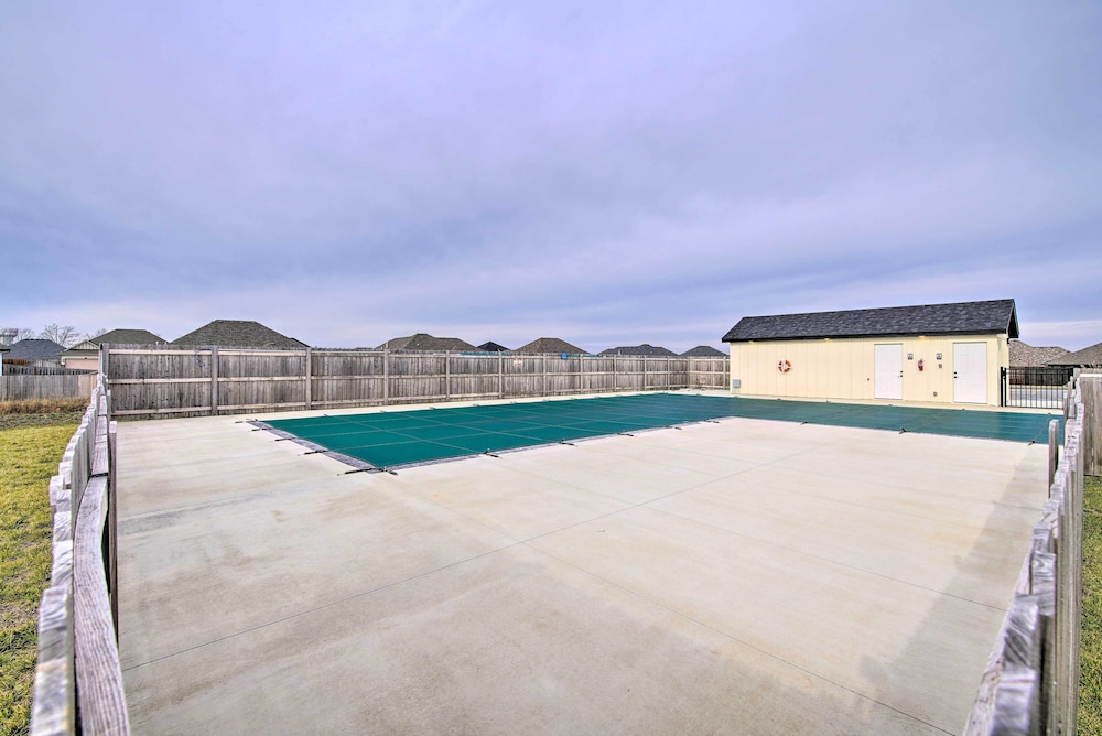 Charming Ozark Abode w/ Yard & Pool Access