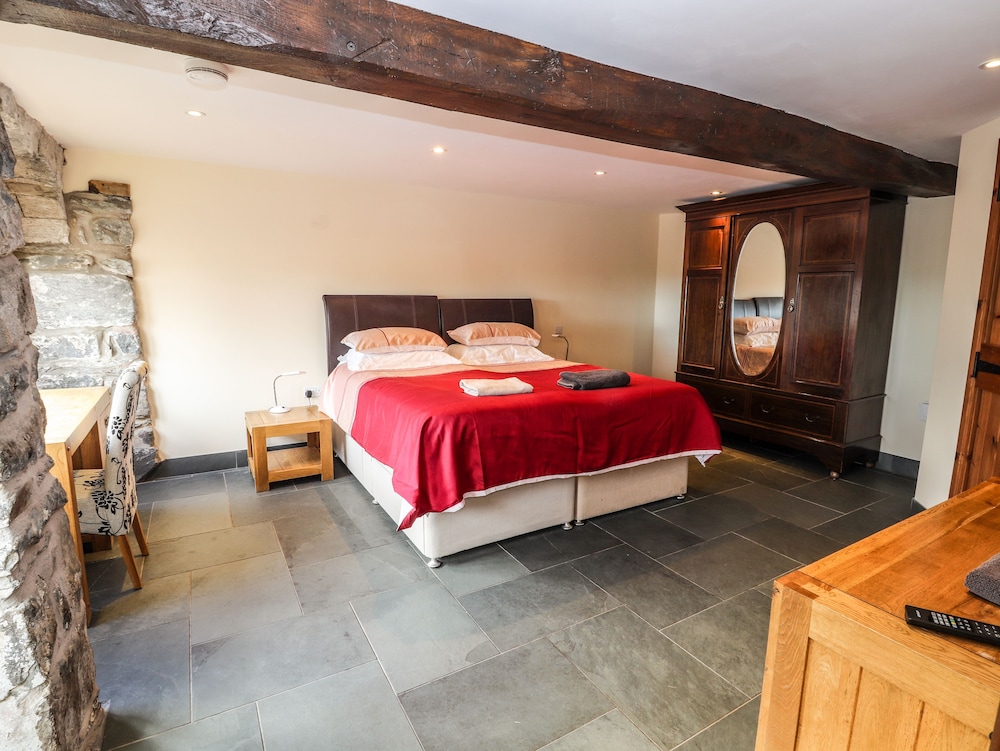 Maestyddyn Farm House