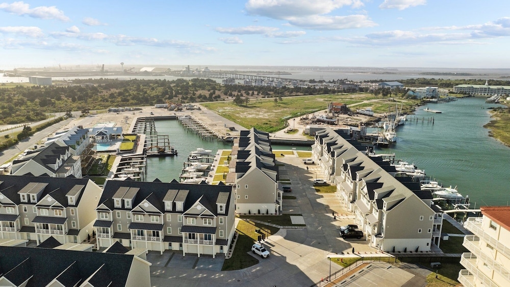 South Breeze 3 Bedroom Townhouse by RedAwning