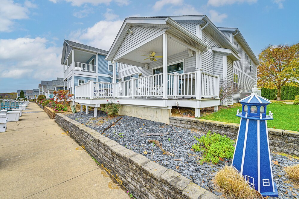St Joseph River, Lake Michigan Access: Luxury Home