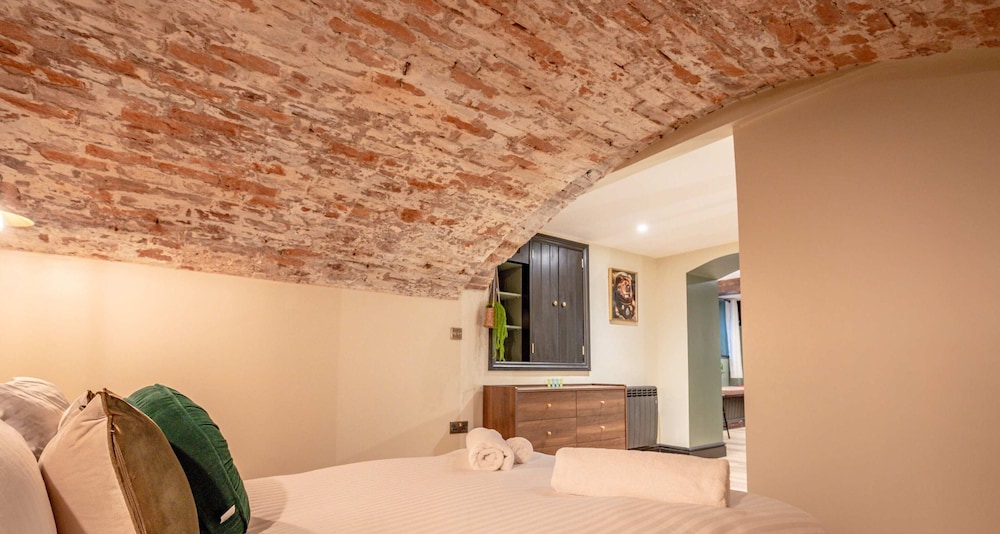 Host Stay Shaw Street Mews Basement