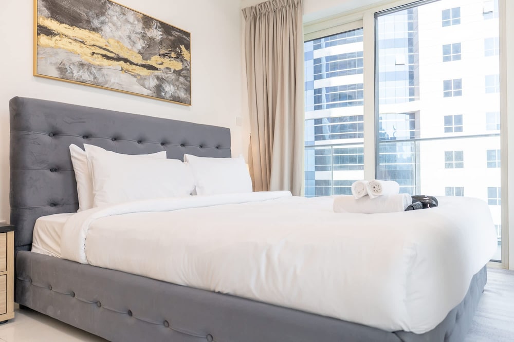 Marina Views and a 3 Bedroom Apartment in Dubai Marina