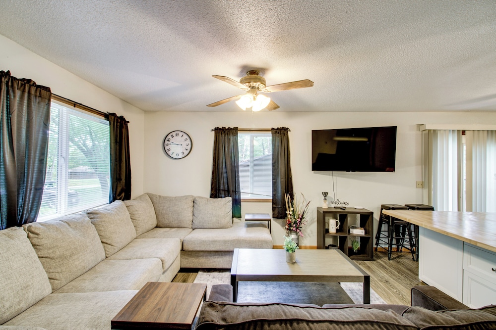 Near Lakes: Updated Family Home w/ Deck in Cushing