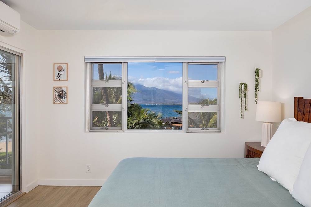 Oceanfront Modern & Elegant Vistas