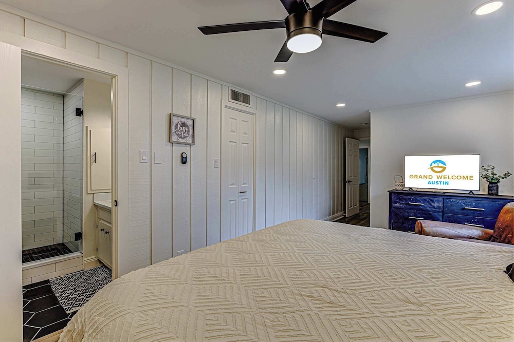 Triple L! Waterfront w/ Private Boat Dock!