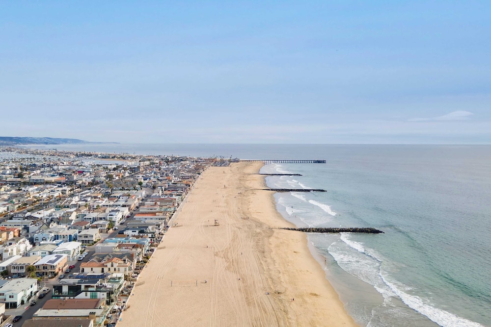 Sleeps 18 Steps to the Beach, Shops & Eateries Ocean Views, Patio, Fire Pit