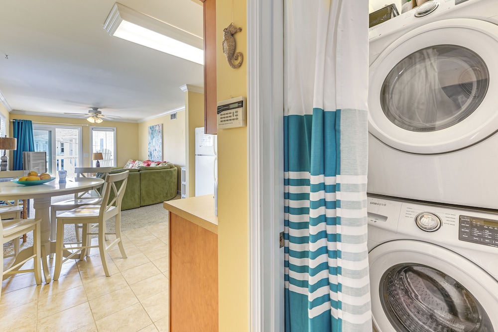 Steps to Beach: NMB Condo w/ Balcony & Pool Access