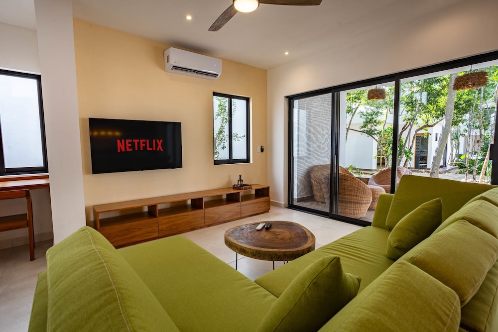 Villa Xpujil Pool AC Internet Beach Club