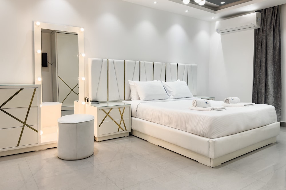 Xuru Stays I The Bold & Bright 3bdr Apt. 15 Min To Airport