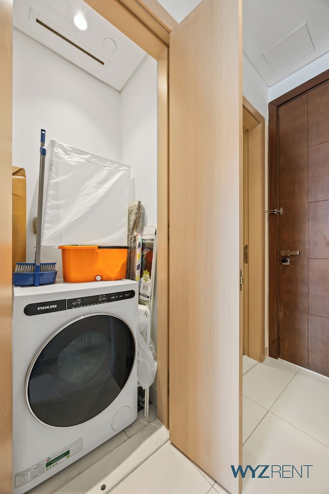 Blossoming 1BR Walk to Dubai Mall & Pool