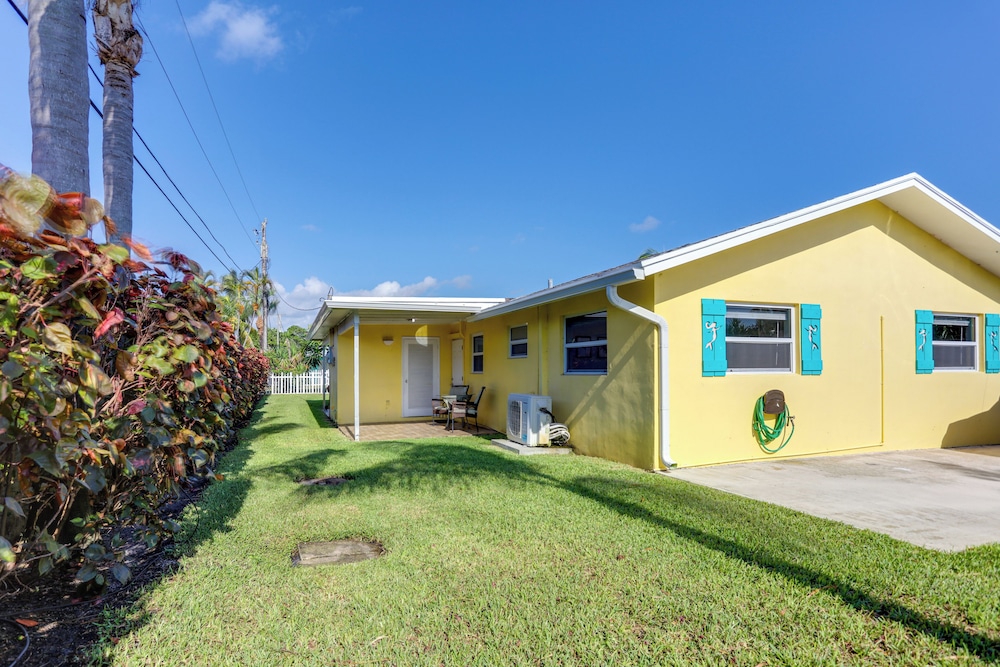 < 3 Mi to Juno Beach: Coastal Townhome w/ Patio!