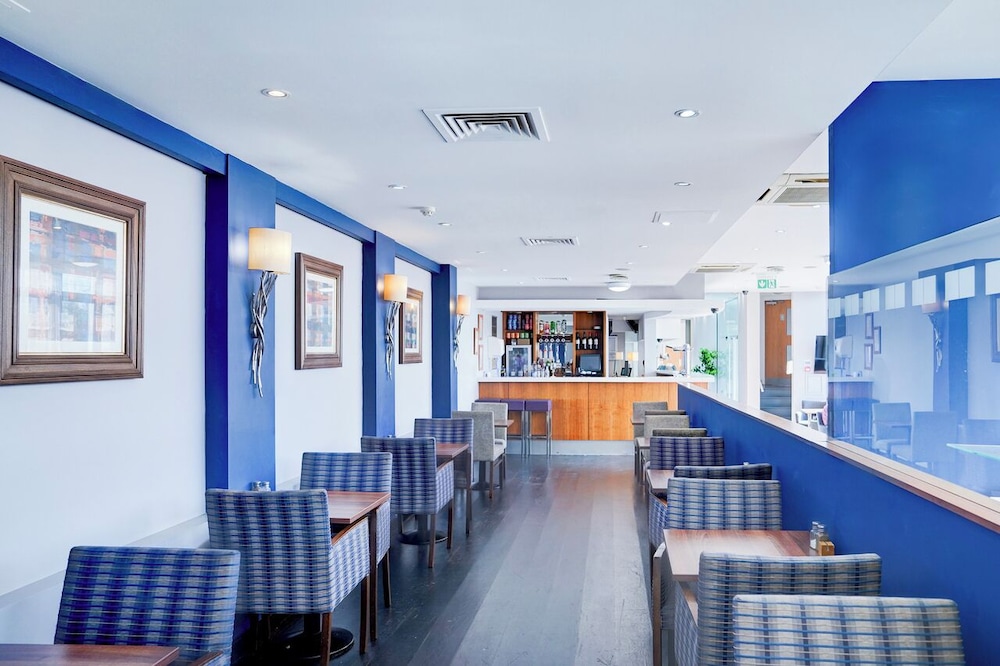 Crewe Vacations - Belvilla Crewe City Centre Hotel - Lifestyle - Property Image 3