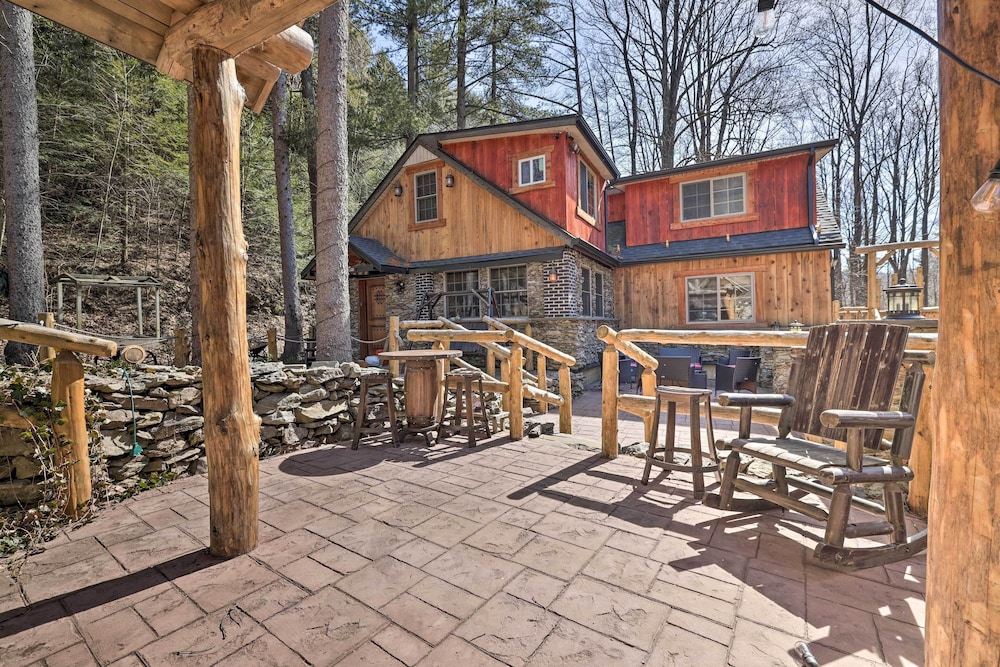 Spacious Escape w/ Deck & Ponds Near Skiing! view 3