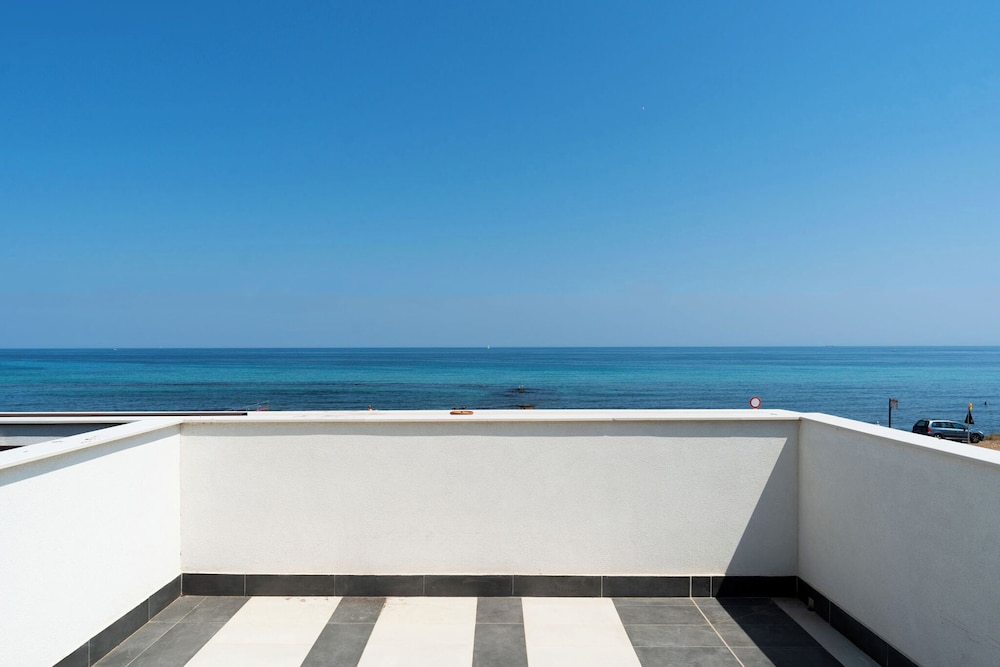 Lolita's Beachfront Loft