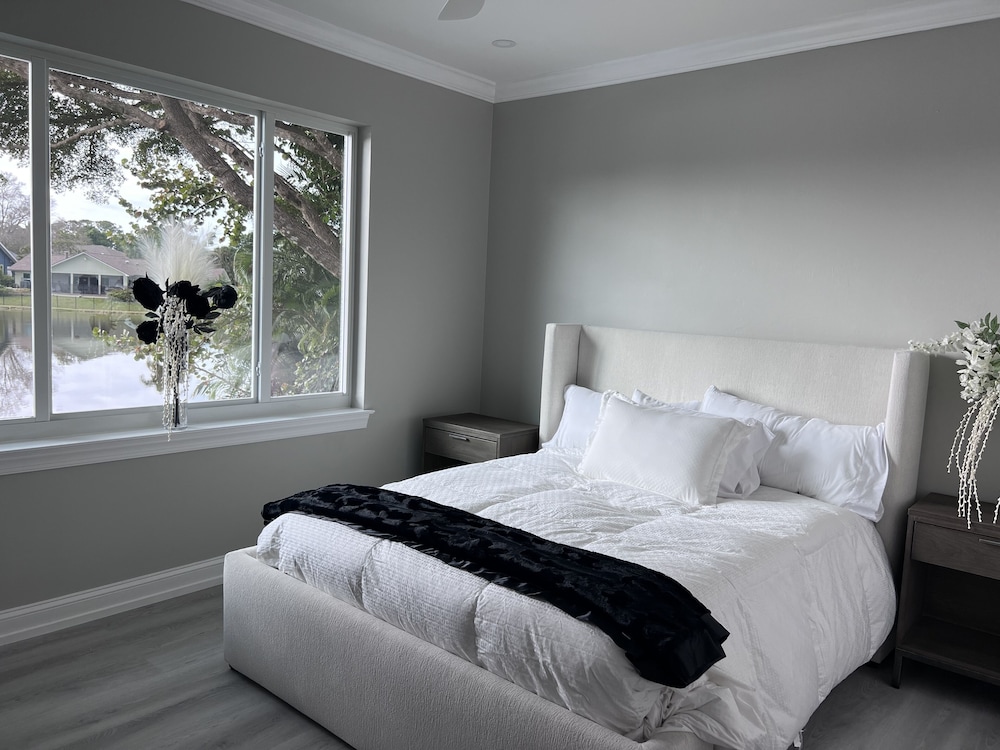 Fall In Naples - Game Room Pvt Pool Hot Tub Impeccable Decor 3 Bedroom Home