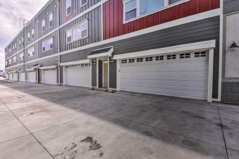 South Salt Lake Townhome - Family Friendly! view 2