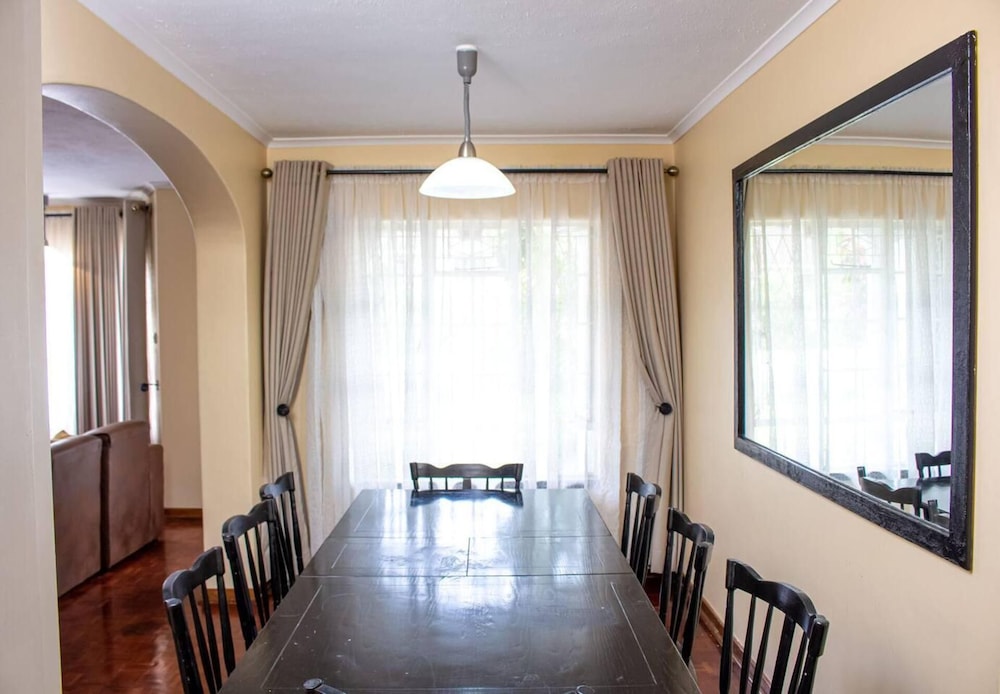 Inviting 3-bed Apartment In The City view 5