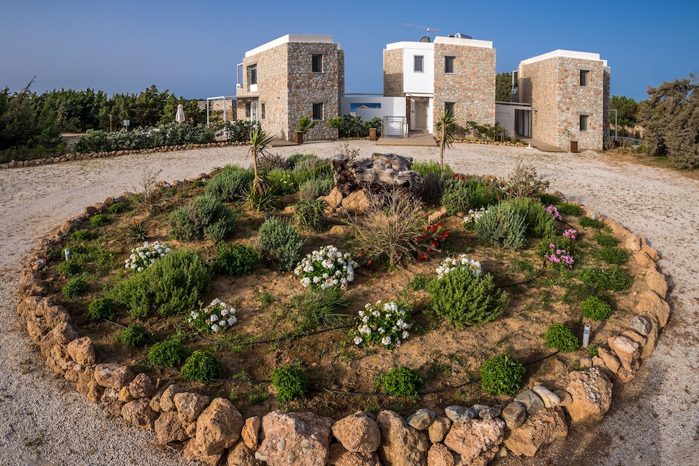 Cedar Bay Beachside Villas