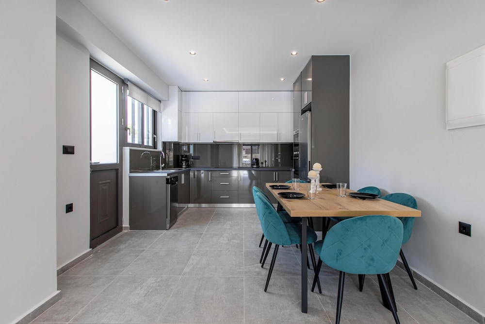 Neaira Apartments