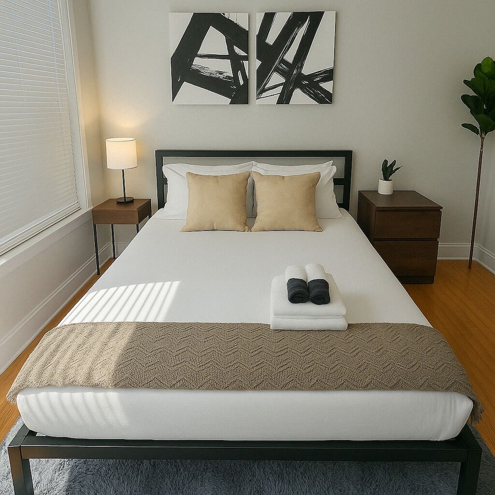2BR Living - Halsted rep