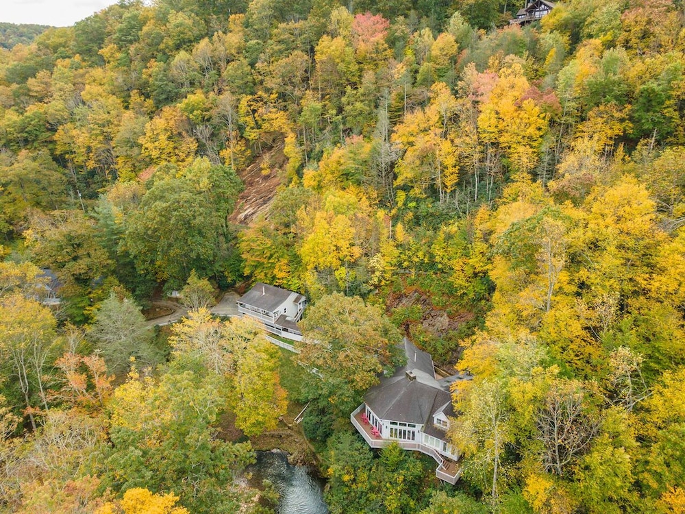 Riverfront Sanctuary Your Mountain Getaway
