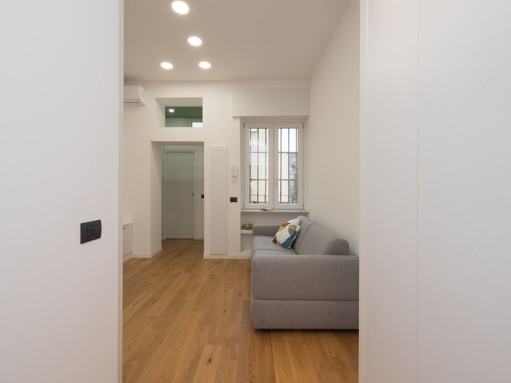 Isola-Garibaldi newly renovated 1 br by Rentopolis