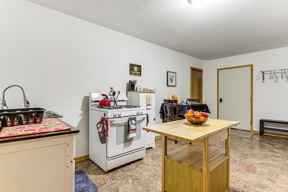 9 Acres, Pick Your Own Apples: Cabin in Arlington!
