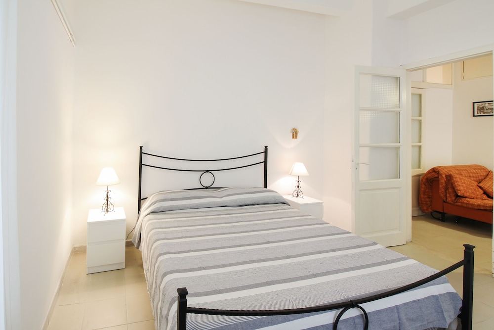 Agatocle en Taormina — hotel room
