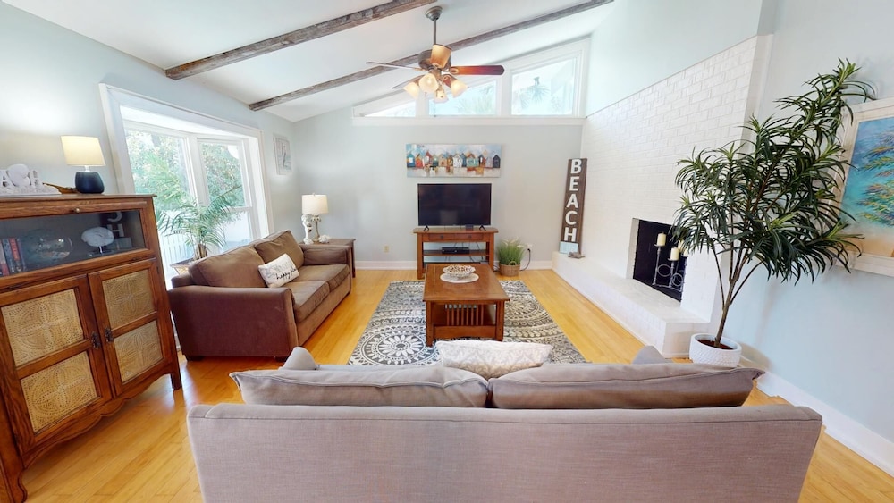 Peach on the Beach by Tybee Vacation Rentals