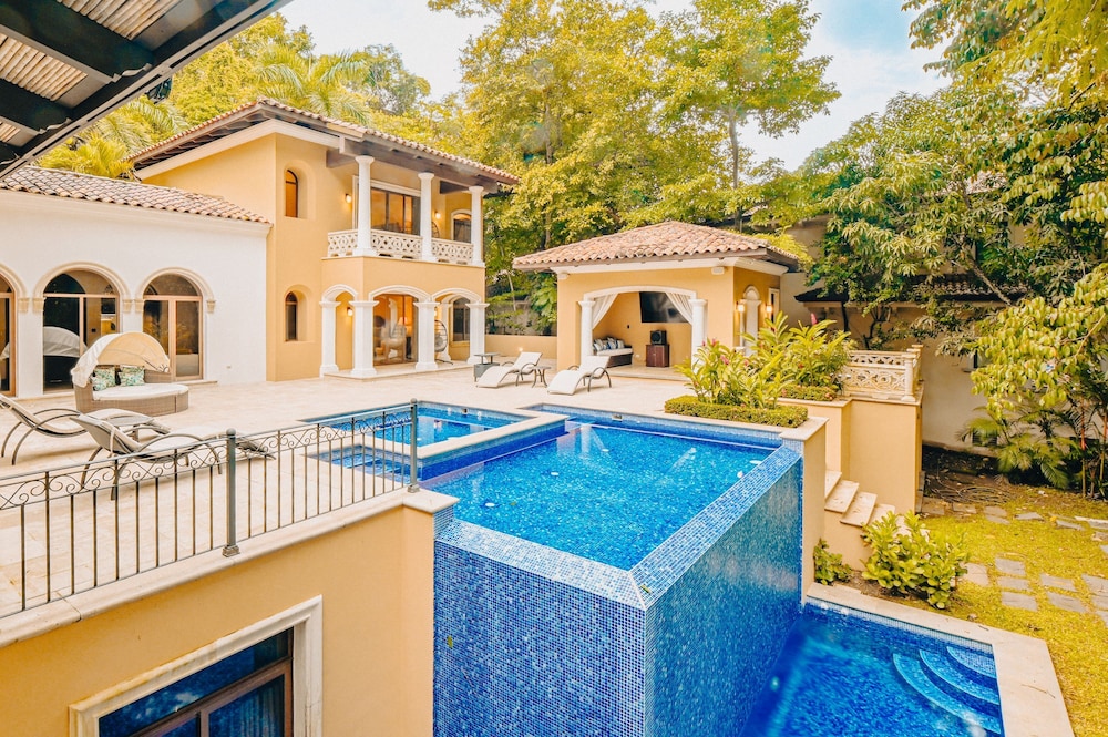 CR Luxury Casa Zafiro 7 Bdrm