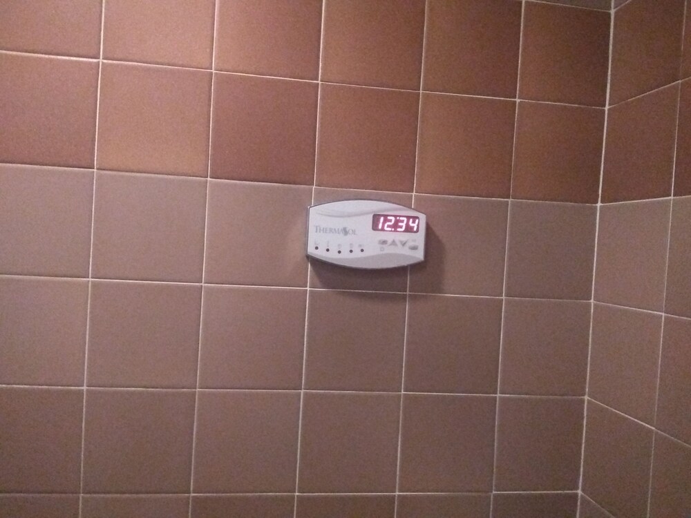 Tanglewood Suites - Property Image 10