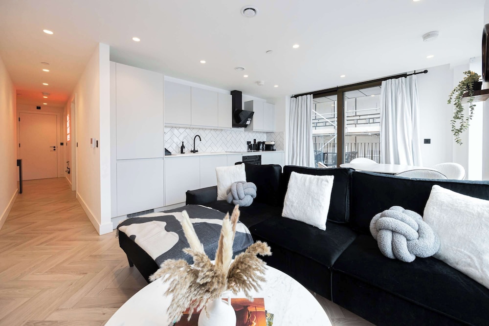 Supernova Suite City Views
