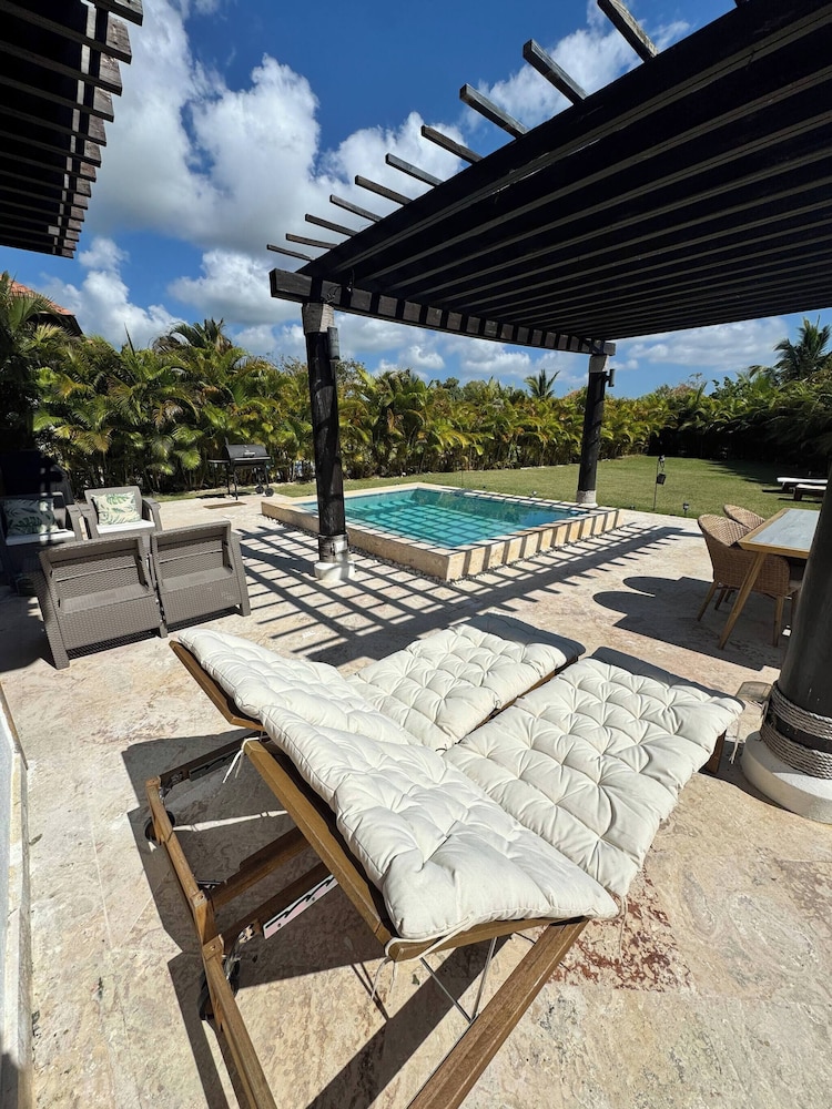 Luxurious Punta Cana Villa With Private Pool & Beach Access
