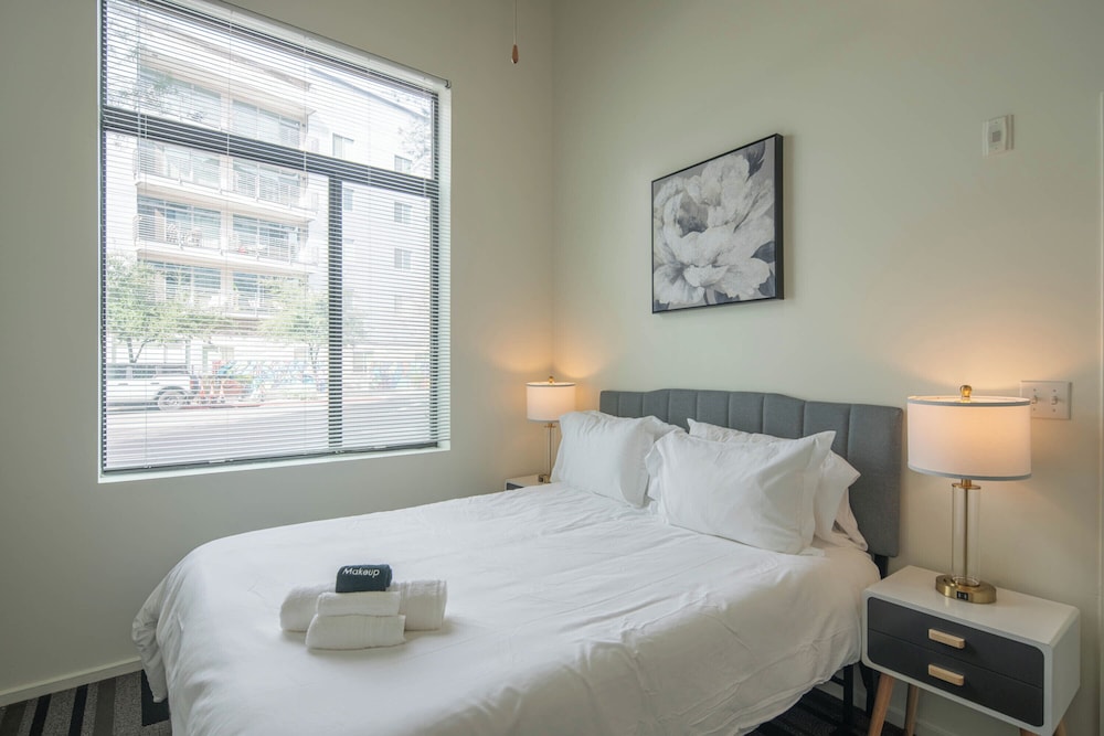 ROVE LIVING/KL - Roosevelt Point