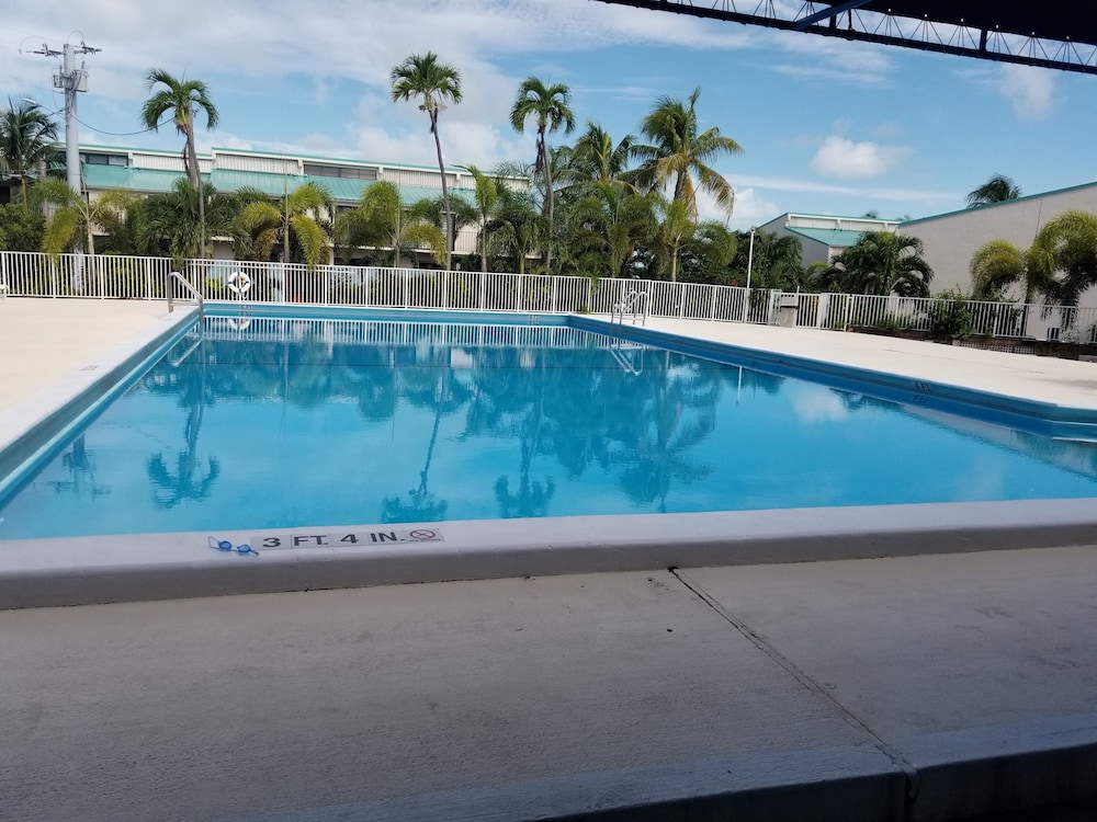 Executive Bay Club