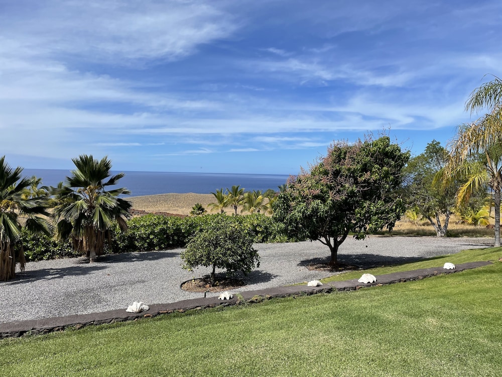 Kohala Estate Home 3 Bedroom Estate by RedAwning
