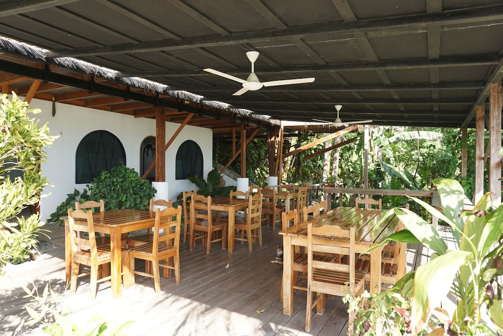The Lookout Inn Lodge