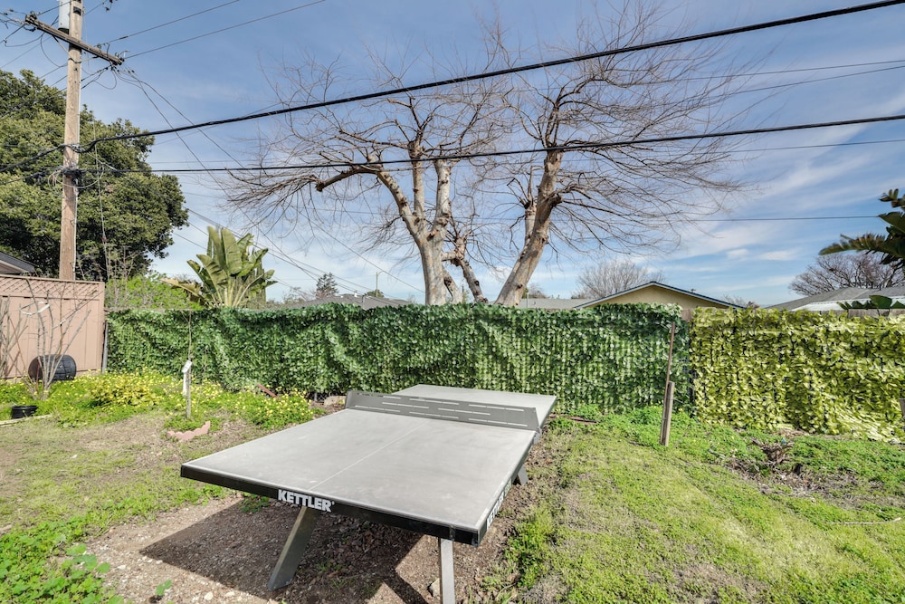 Deck & Yard: Guest House in San Jose!