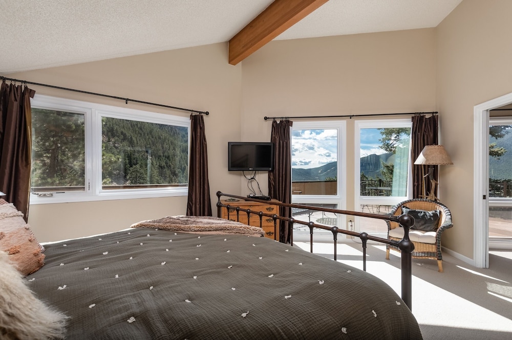 Cedar Upper Luxury Vacation At Windcliff 3 Bedroom Home by RedAwning - Property Image 23