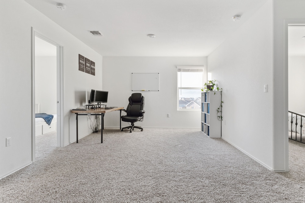 Austin Getaway: Come, Stay, And Play! 4 Bedroom Home by RedAwning - Image 2