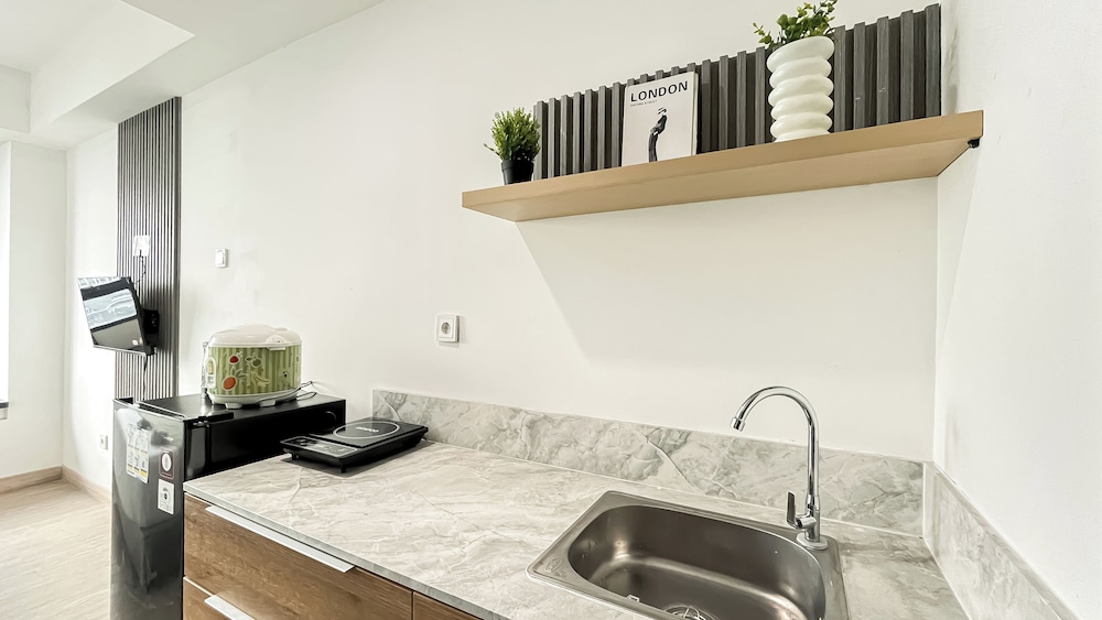 Studio Apartment Collins Boulevard Near Summarecon Mall Serpong