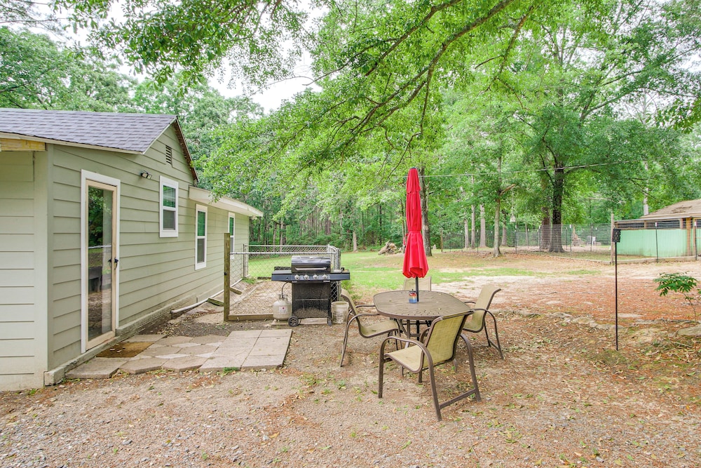 4 Mi to Savannah River Access: Home w/ Fire Pit