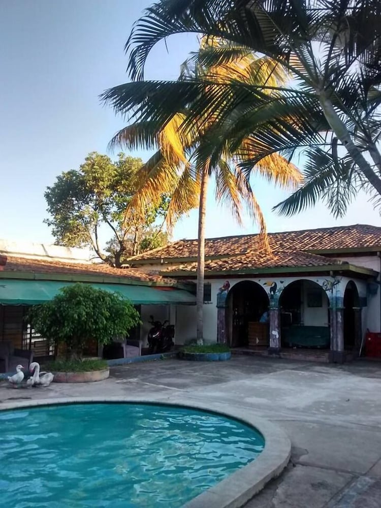 HOSTAL TROPICANA