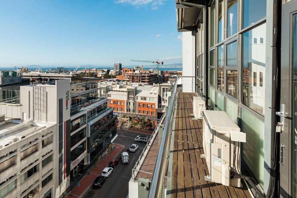 Hillhouse Penthouse 7th Floor