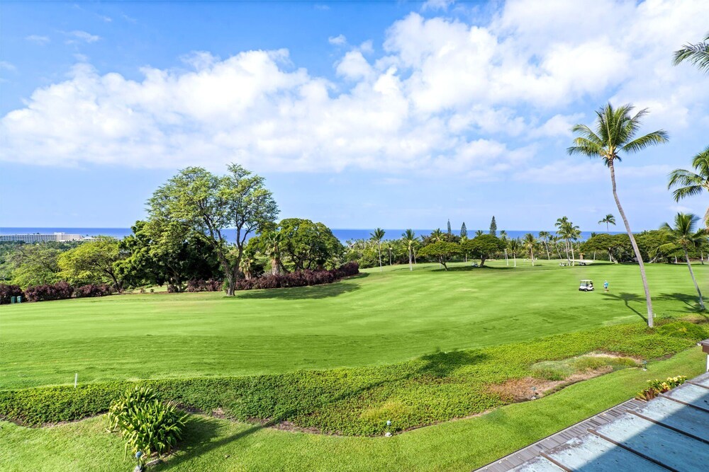 2 Bedrooms + Loft - Sleeps 6 - Ocean & Golf Views - Lanai - Vrkcv