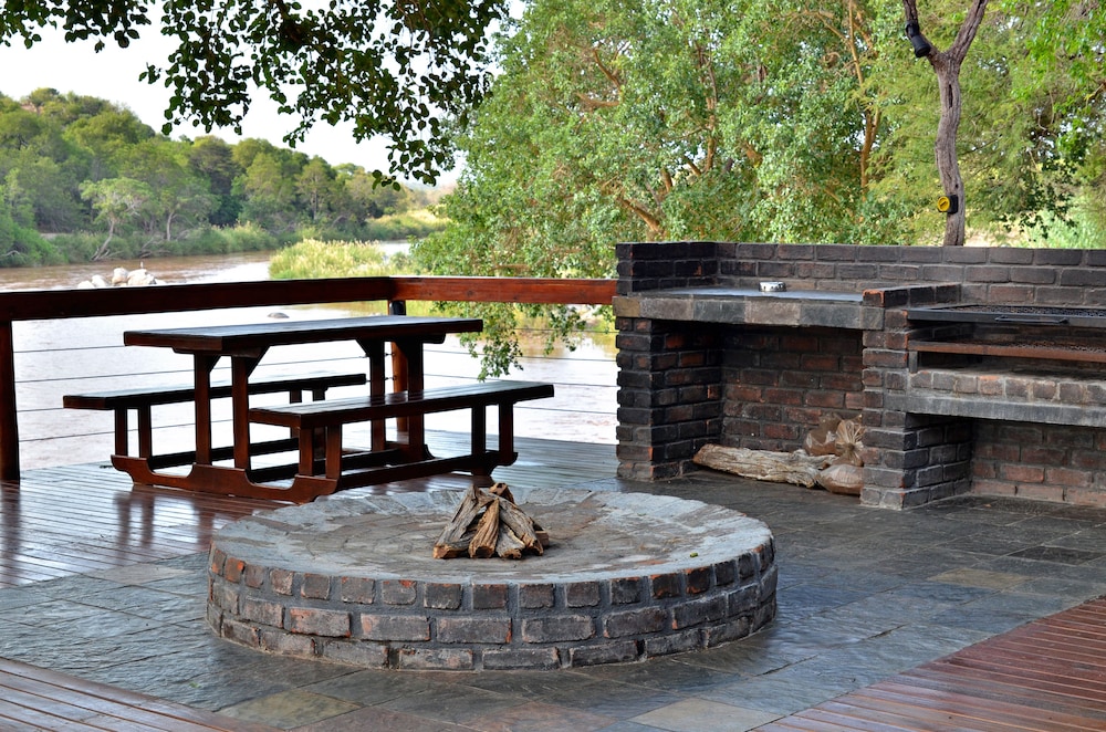 Bushriver Lodge