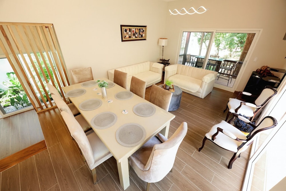 Casa Luminiere- Keyhole Bay #5 3 Bedroom Home