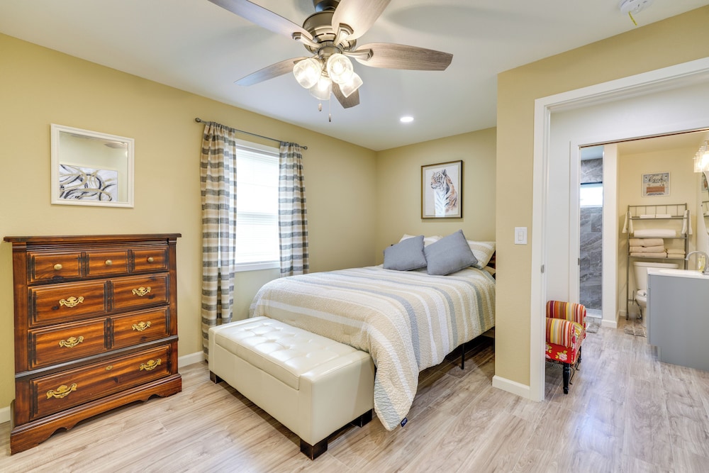 Mtn-view Cottage w/ Garden & Yard in Erwin!